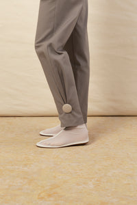 Pantalon Sofia boton canvas topo